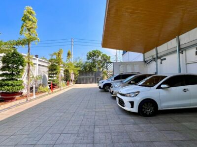 Hoang Mai Hotel - car parking