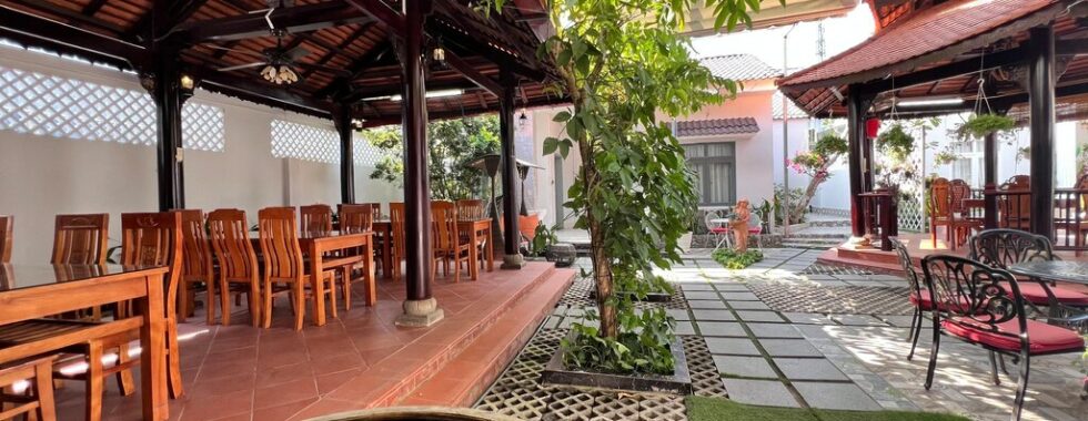 Hoang-Mai-Hotel-garden-3